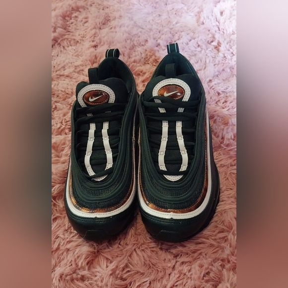 Nike Air Max women's 6.5 black woodgrain and pink - Picture 2 of 6